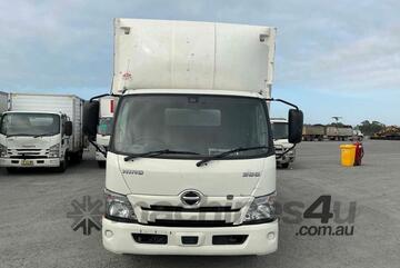 Hino 2021   300 series Pantech