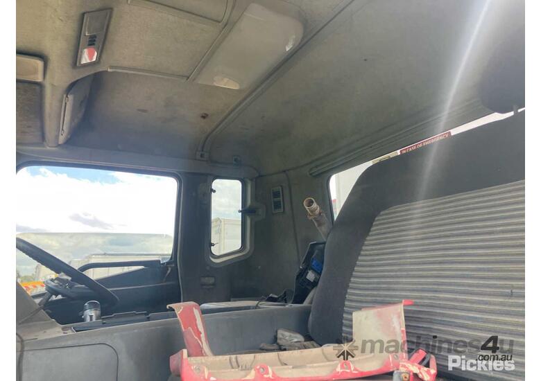 2005 Mitsubishi FV 500 Refrigerated Pantech