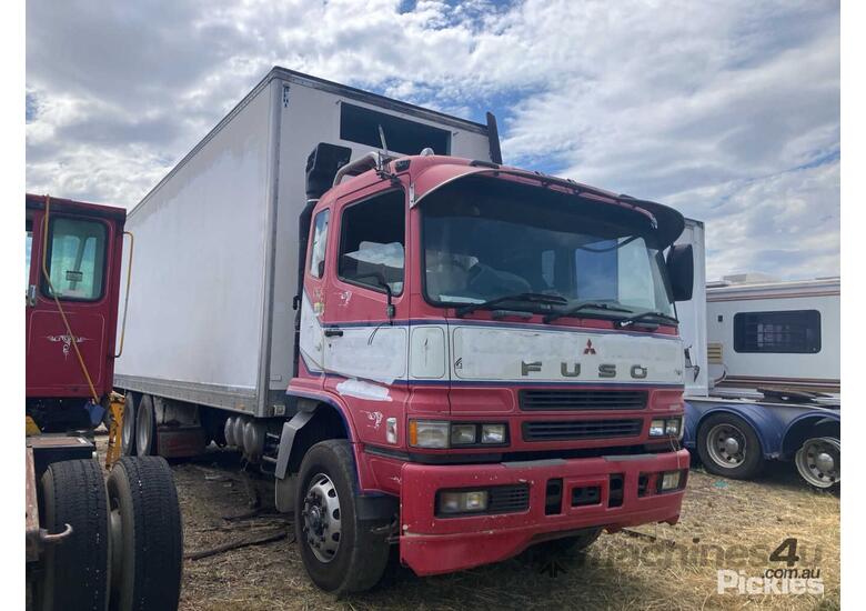 2005 Mitsubishi FV 500 Refrigerated Pantech