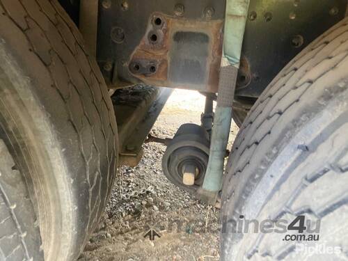 2005 Mitsubishi FV 500 Refrigerated Pantech