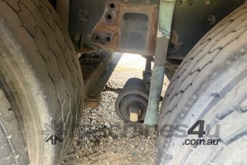 2005 Mitsubishi FV 500 Refrigerated Pantech