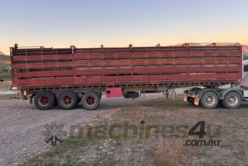 1988 Freighter 42ft Flat Top with Livestock Crate
