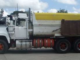 1981 Mack R612RS - picture2' - Click to enlarge