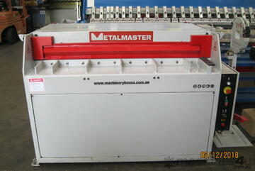 Metalmaster SG-420 - 1300 x 2mm 240 volt Hydraulic Guillotine Metalmaster SG-420 - 1300 x 2mm 240 volt Hydraulic Guillotine