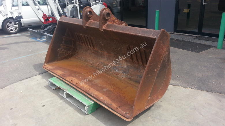 caption 2400MM BATTER BUCKET SUIT 16-25T EXCAVATOR D023