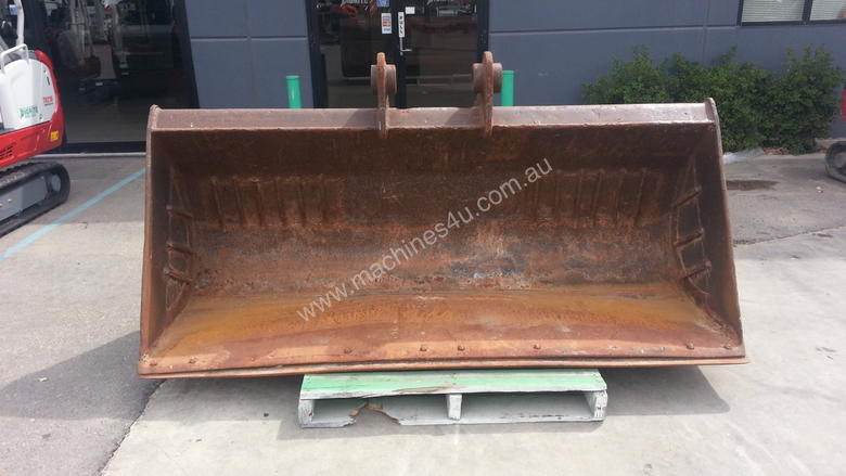 caption 2400MM BATTER BUCKET SUIT 16-25T EXCAVATOR D023