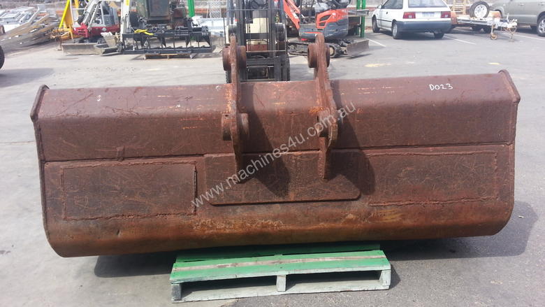 caption 2400MM BATTER BUCKET SUIT 16-25T EXCAVATOR D023