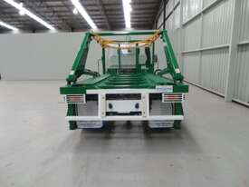 Fuso Canter 815 Hooklift/Bi Fold Truck - picture2' - Click to enlarge