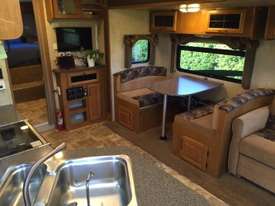 2011 Evergreen Ultima 5th wheeler caravan - picture0' - Click to enlarge