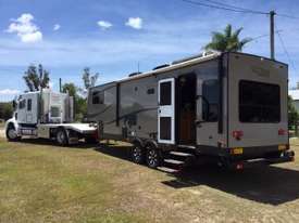 2011 Evergreen Ultima 5th wheeler caravan - picture1' - Click to enlarge