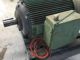 250 kw 330 hp 4 pole 415 v AC Electric Motor - picture0' - Click to enlarge