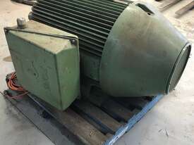 250 kw 330 hp 4 pole 415 v AC Electric Motor - picture1' - Click to enlarge