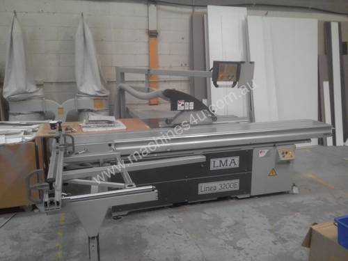 Panel saw and dust extractor 