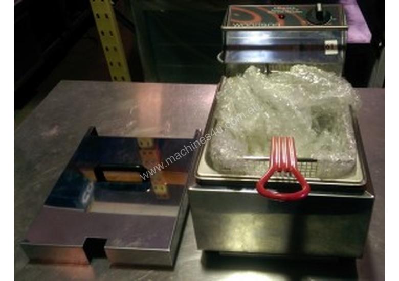 caption WOODSON Deep Fryer WFRS50 (Ex-display)