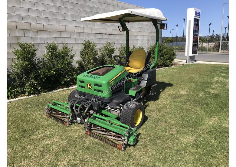 caption JOHN DEERE 2653B PRECISION CUT