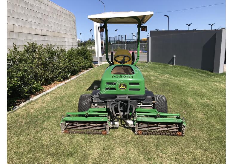 caption JOHN DEERE 2653B PRECISION CUT