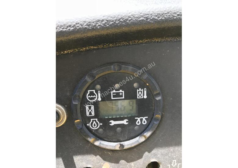caption JOHN DEERE 2653B PRECISION CUT