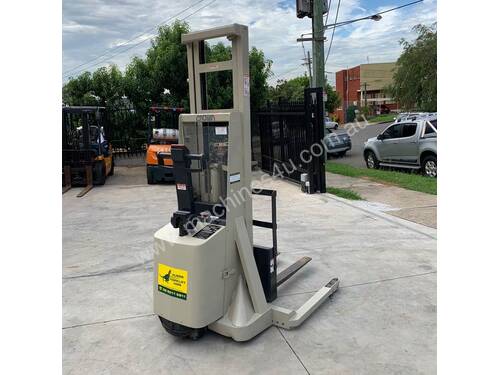 Crown 1T Walkie Stacker Forklift with 3.3m lift FOR SALE