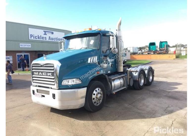 caption 2015 Mack Granite