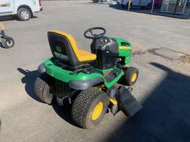 John Deere LA145 Lawn Tractor - picture1' - Click to enlarge