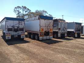 Assorted Tri-axel Grain Tippers - picture0' - Click to enlarge