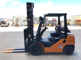 2.5 Tonne Toyota 8 Series Forklift with 2 stage free lift!  - picture1' - Click to enlarge