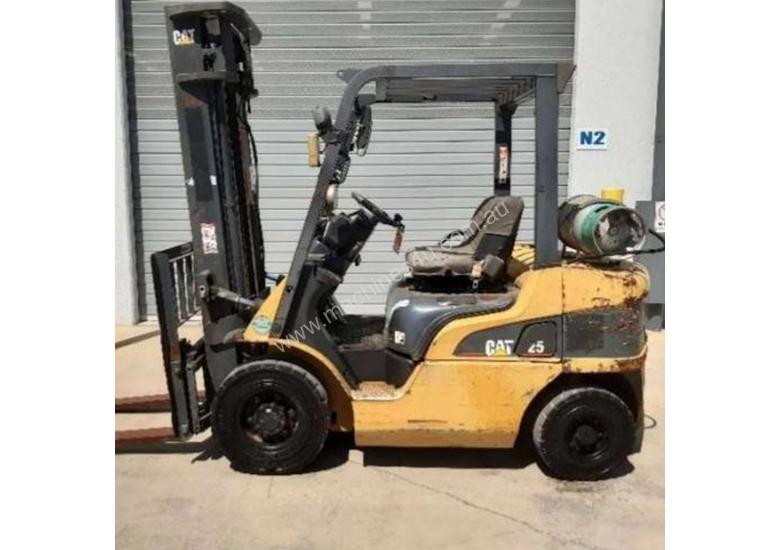 caption Used CAT 2.5T LPG Forklift