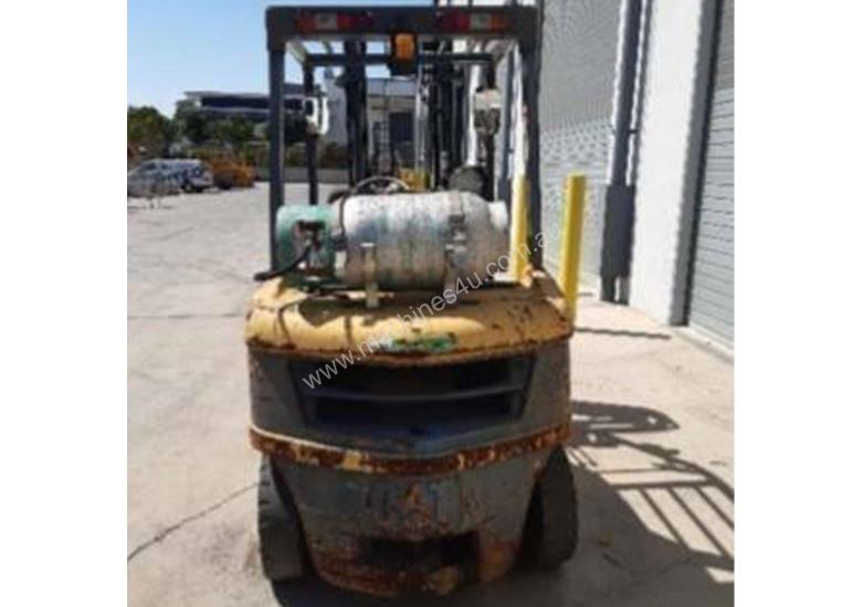 caption Used CAT 2.5T LPG Forklift
