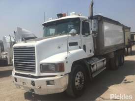 2004 Mack CH - picture2' - Click to enlarge