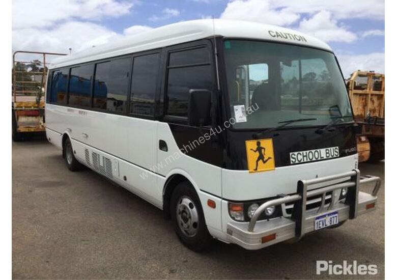caption 2009 Mitsubishi Rosa BE600 Deluxe
