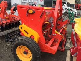 Agromaster BM18 Seed Drills Seeding/Planting Equip - picture0' - Click to enlarge