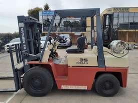 Nissan 3.5 Ton Container mast forklift 4.3m lift LPG Side shift - picture0' - Click to enlarge