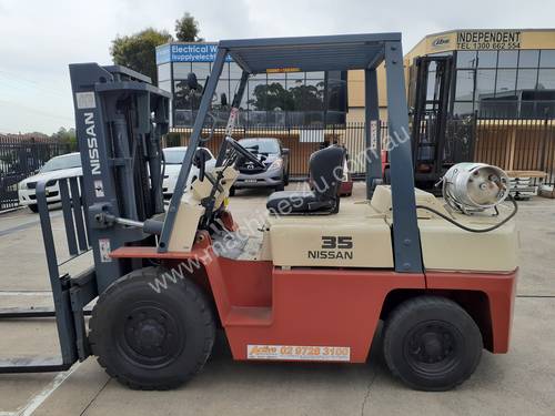 Nissan 3.5 Ton Container mast forklift 4.3m lift LPG Side shift