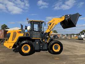New Wheel Loader 2.3 m3 Bucket - picture0' - Click to enlarge