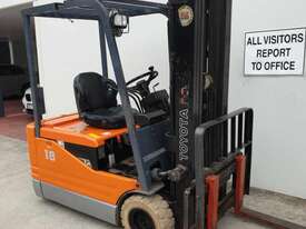 Forklift Toyota Electric (Model: 5FBE18) - picture0' - Click to enlarge