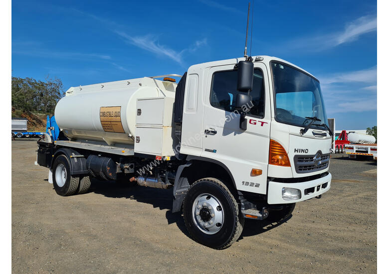 caption Hino GT 1322-500 Series Fuel/Lube Tanker Truck
