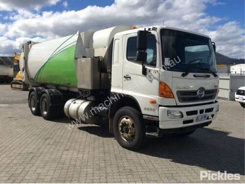 2010 Hino FM 500 2630