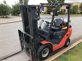 Forklift UN Maximal 2.5 Tonne Container Mast - picture1' - Click to enlarge
