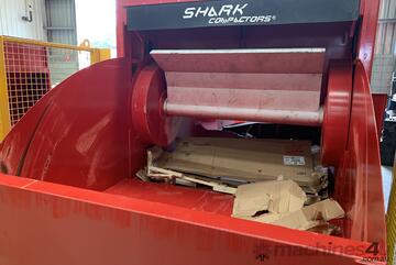 鲨鱼压缩机|非常适合压实大型废物产品，即家具和容器