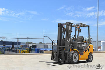 UN Forklift 2.5T LPG - Excess Stock Available Now!