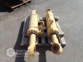 2 X D475A-5 KOMATSU RIPPER TILT CYLINDERS - picture0' - Click to enlarge