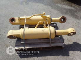 2 X D475A-5 KOMATSU RIPPER TILT CYLINDERS - picture0' - Click to enlarge