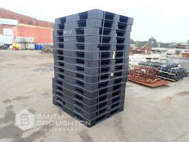 15 X PLASTIC PALLETS - picture0' - Click to enlarge