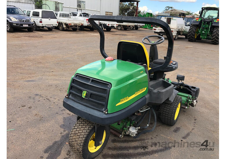 caption John Deere 2500A Golf Greens mower Lawn Equipment