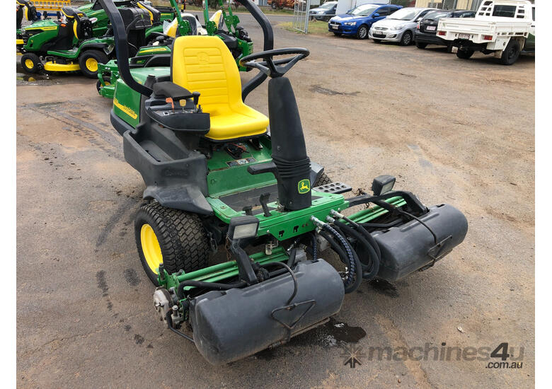 caption John Deere 2500A Golf Greens mower Lawn Equipment
