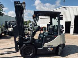 Low Hour Crown Forklift - picture0' - Click to enlarge