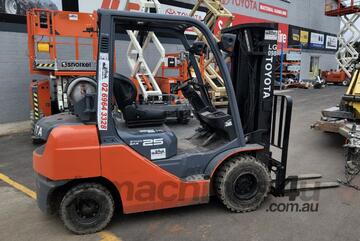 LIFTEK - 2008 TOYOTA 328FG25 2.5Ton LPG Forklift