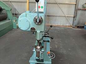 Pullmax P5 Nibbler with selection of tooling - picture1' - Click to enlarge