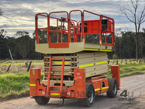 JLG M4069 Scissor Lift Access & Height Safety