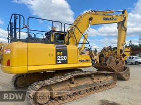 Komatsu PC220LC-8 Excavator - picture1' - Click to enlarge